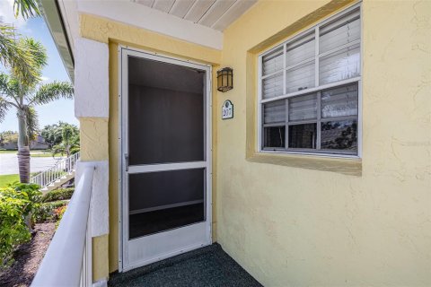 Condo in Venice, Florida, 2 bedrooms  № 1649928 - photo 2