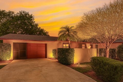 House in Palm Coast, Florida 2 bedrooms, 146.41 sq.m. № 1798673 - photo 1