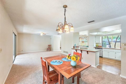 House in Palm Coast, Florida 2 bedrooms, 146.41 sq.m. № 1798673 - photo 6