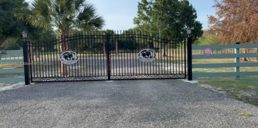 Land in Clewiston, Florida № 1749975