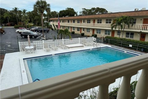 Condo in Vero Beach, Florida, 2 bedrooms  № 1104546 - photo 1