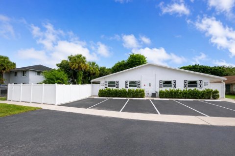 Appartement à louer à Lauderhill, Floride: 2 chambres, 74.32 m2 № 2346289 - photo 4