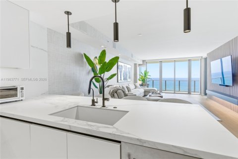 Condominio en venta en Pompano Beach, Florida, 3 dormitorios, 225.57 m2 № 2049759 - foto 17