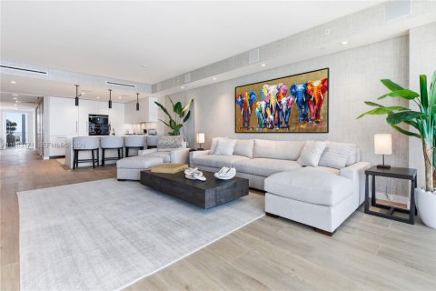 Condominio en venta en Pompano Beach, Florida, 3 dormitorios, 225.57 m2 № 2049759 - foto 11