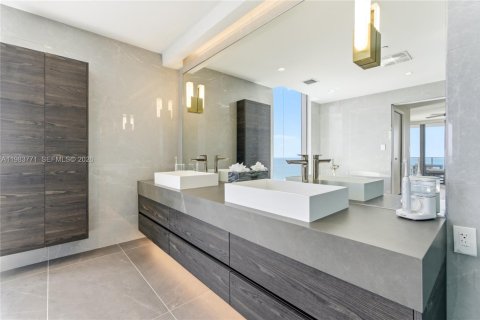 Condominio en venta en Pompano Beach, Florida, 3 dormitorios, 225.57 m2 № 2049759 - foto 26