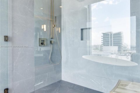 Condominio en venta en Pompano Beach, Florida, 3 dormitorios, 225.57 m2 № 2049759 - foto 28