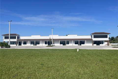 Commercial property in Miami, Florida № 1897581 - photo 1