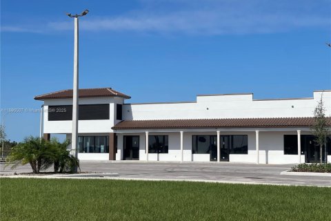 Commercial property in Miami, Florida № 1897581 - photo 3