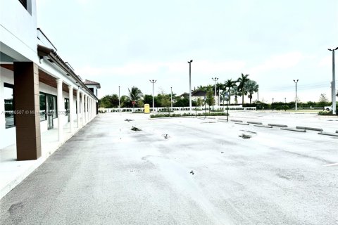 Commercial property in Miami, Florida № 1897581 - photo 5