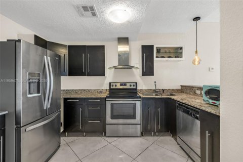 Condominio en venta en Miami, Florida, 1 dormitorio, 62.24 m2 № 2024713 - foto 12