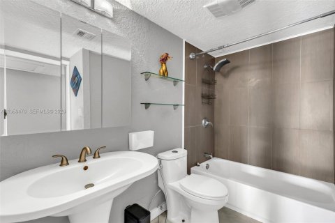 Condominio en venta en Miami, Florida, 1 dormitorio, 62.24 m2 № 2024713 - foto 10
