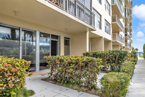 Condominio en venta en Miami, Florida, 1 dormitorio, 62.24 m2 № 2024713 - foto 18