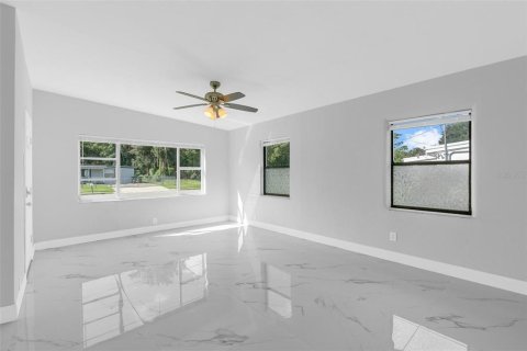 Villa ou maison à louer à Orlando, Floride: 3 chambres, 121.98 m2 № 2381217 - photo 12