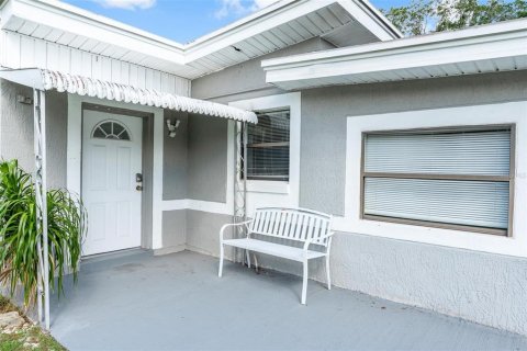 Villa ou maison à louer à Orlando, Floride: 3 chambres, 121.98 m2 № 2381217 - photo 3