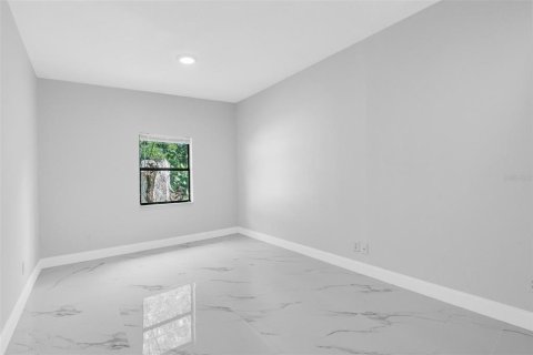 Villa ou maison à louer à Orlando, Floride: 3 chambres, 121.98 m2 № 2381217 - photo 4