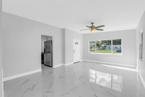 Villa ou maison à louer à Orlando, Floride: 3 chambres, 121.98 m2 № 2381217 - photo 13