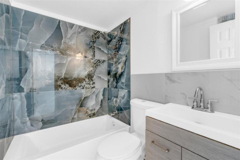 Villa ou maison à louer à Orlando, Floride: 3 chambres, 121.98 m2 № 2381217 - photo 11