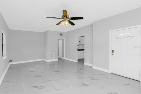 Villa ou maison à louer à Orlando, Floride: 3 chambres, 121.98 m2 № 2381217 - photo 14