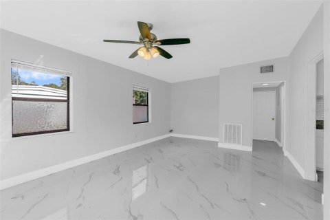 Villa ou maison à louer à Orlando, Floride: 3 chambres, 121.98 m2 № 2381217 - photo 15