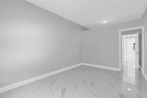 Villa ou maison à louer à Orlando, Floride: 3 chambres, 121.98 m2 № 2381217 - photo 5