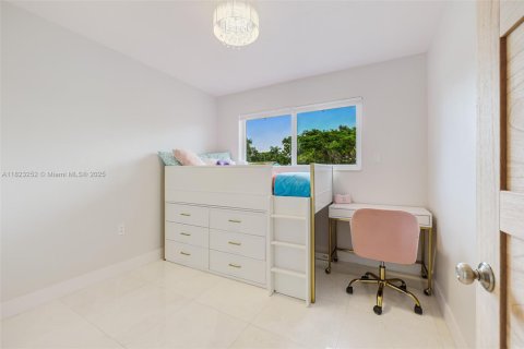 Casa en venta en Miami, Florida, 3 dormitorios, 146.69 m2 № 1790973 - foto 18