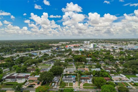 Casa en venta en Miami, Florida, 3 dormitorios, 146.69 m2 № 1790973 - foto 24