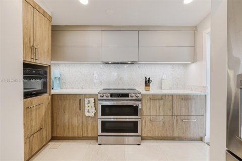 Casa en venta en Miami, Florida, 3 dormitorios, 146.69 m2 № 1790973 - foto 8