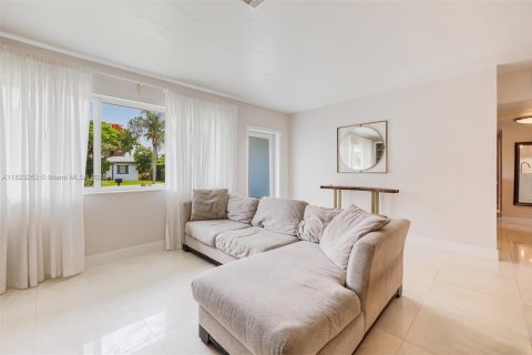 Casa en venta en Miami, Florida, 3 dormitorios, 146.69 m2 № 1790973 - foto 4