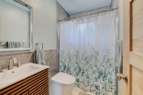 Casa en venta en Miami, Florida, 3 dormitorios, 146.69 m2 № 1790973 - foto 13