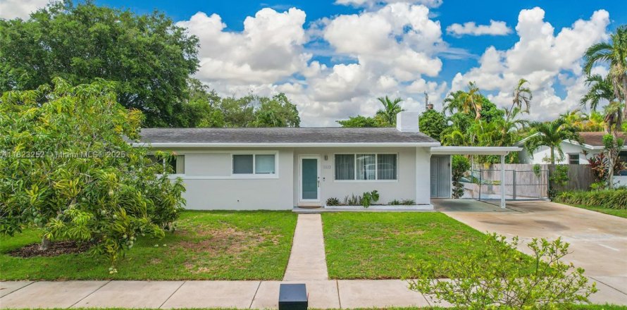 Casa en Miami, Florida 3 dormitorios, 146.69 m2 № 1790973