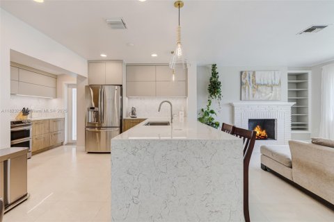 Casa en venta en Miami, Florida, 3 dormitorios, 146.69 m2 № 1790973 - foto 7