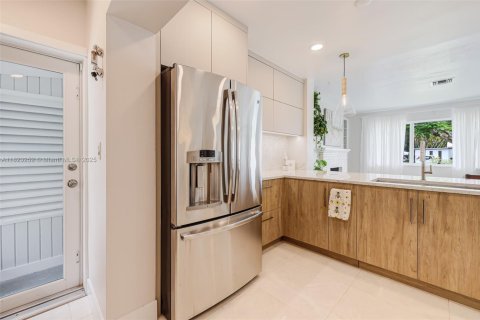 Casa en venta en Miami, Florida, 3 dormitorios, 146.69 m2 № 1790973 - foto 9