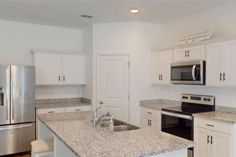 House in Zephyrhills, Florida 4 bedrooms, 223.52 sq.m. № 1721948 - photo 3