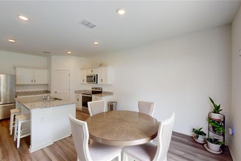 House in Zephyrhills, Florida 4 bedrooms, 223.52 sq.m. № 1721948 - photo 4