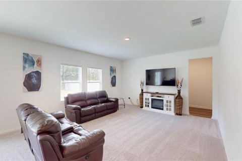 House in Zephyrhills, Florida 4 bedrooms, 223.52 sq.m. № 1721948 - photo 7