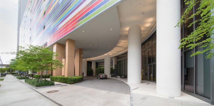 Condo in Miami, Florida, 2 bedrooms  № 1953352