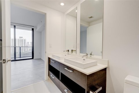 Condo in Miami, Florida, 2 bedrooms  № 1953352 - photo 12