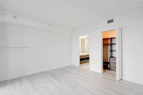 Condo in Miami, Florida, 2 bedrooms  № 1953352 - photo 8