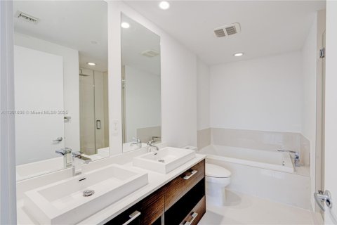 Condo in Miami, Florida, 2 bedrooms  № 1953352 - photo 11