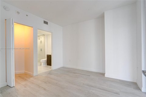 Condo in Miami, Florida, 2 bedrooms  № 1953352 - photo 15