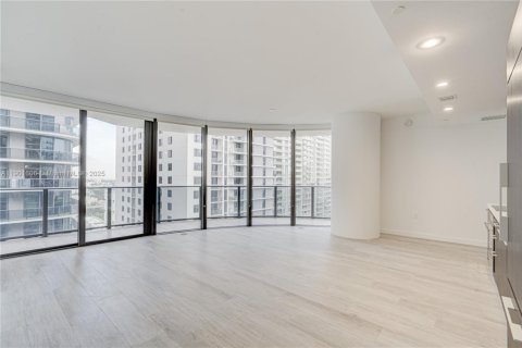 Condo in Miami, Florida, 2 bedrooms  № 1953352 - photo 6