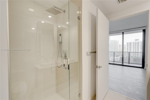 Condo in Miami, Florida, 2 bedrooms  № 1953352 - photo 13