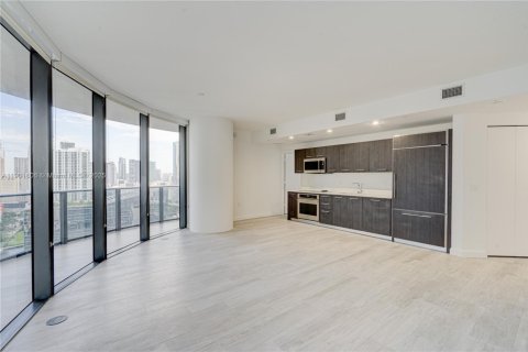 Condo in Miami, Florida, 2 bedrooms  № 1953352 - photo 5