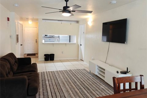 Copropriété à louer à Gainesville, Floride: 1 chambre, 109.35 m2 № 1801517 - photo 5