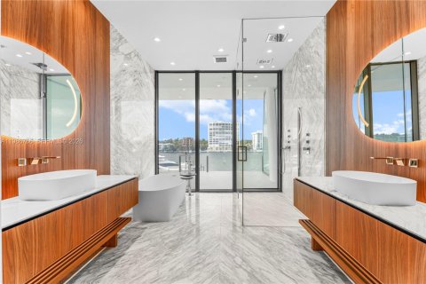 Condo in Miami, Florida, 4 bedrooms  № 2044900 - photo 17