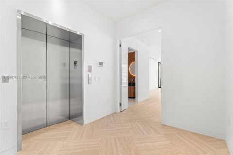 Condo in Miami, Florida, 4 bedrooms  № 2044900 - photo 11