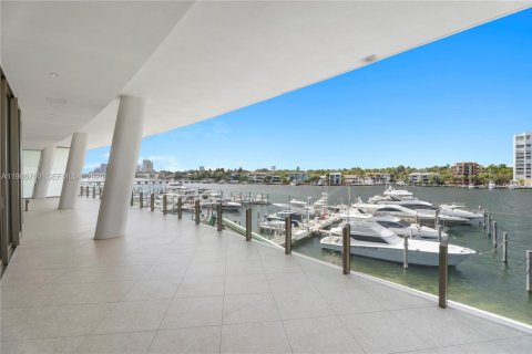 Condo in Miami, Florida, 4 bedrooms  № 2044900 - photo 29