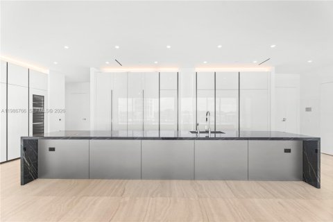 Condo in Miami, Florida, 4 bedrooms  № 2044900 - photo 9