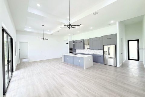 Villa ou maison à louer à North Port, Floride: 4 chambres, 200.48 m2 № 2425712 - photo 4