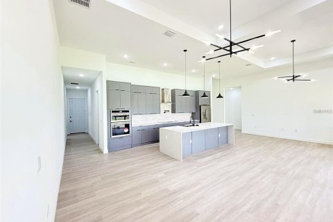 Villa ou maison à louer à North Port, Floride: 4 chambres, 200.48 m2 № 2425712 - photo 5
